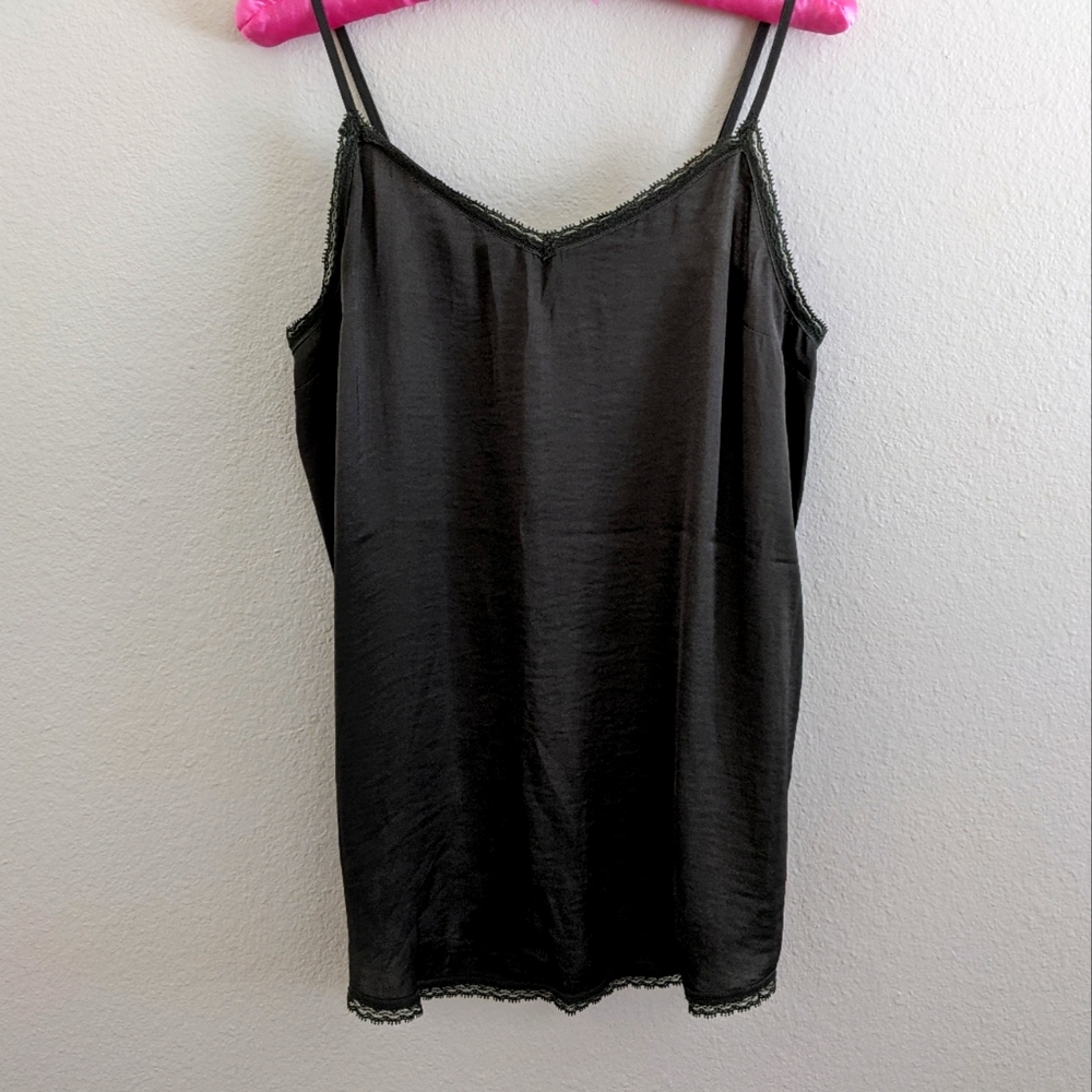 Who What Wear Green Camisole with Lace Detailing